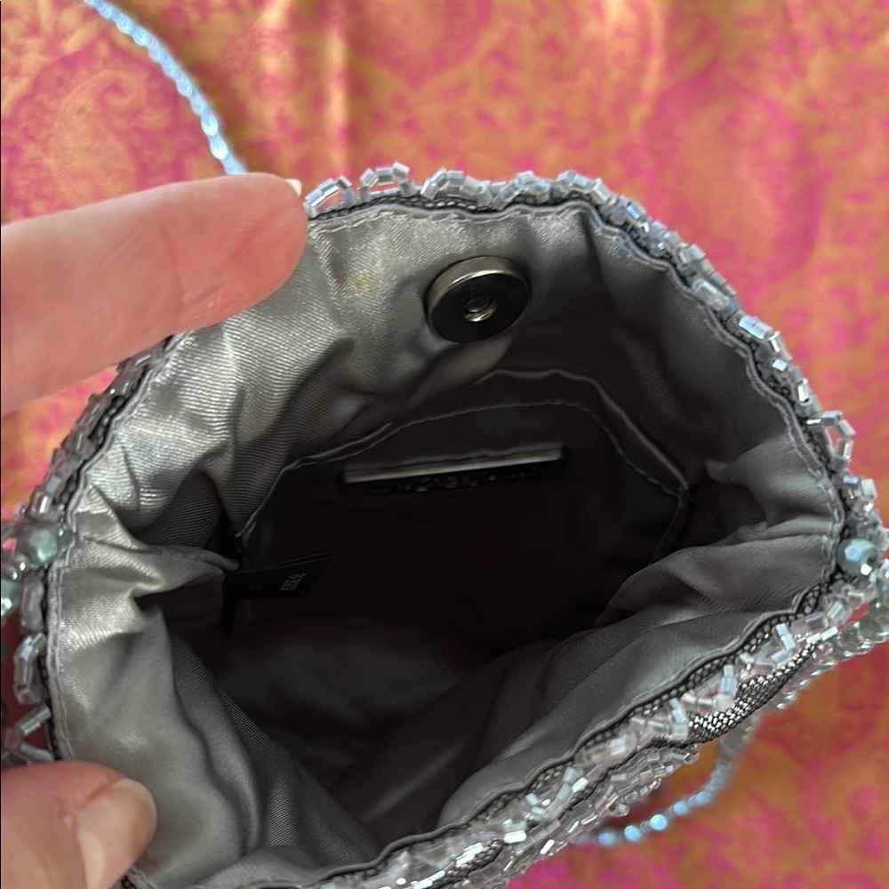 Preston & York Silver Gray Crossbody Bag with Sleek Design - Picture 3 of 4